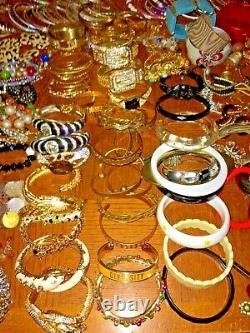 Job Lots 650 Bracelets Bangles 14 Kilos Rare MIX Bling Vintage Modern Glass Bead