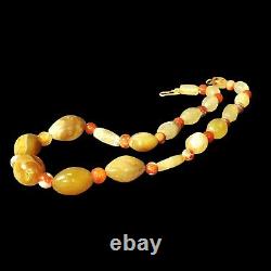 RARE ITEMS A Western Asiatic Chalcedony and Carnelian Stone Beads Necklace
