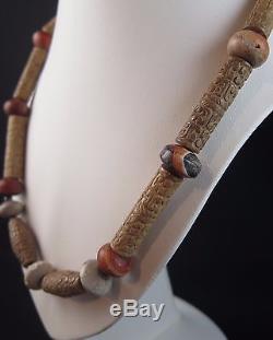 Rare ancient Chinese Shang dynasty carved stone bead necklace